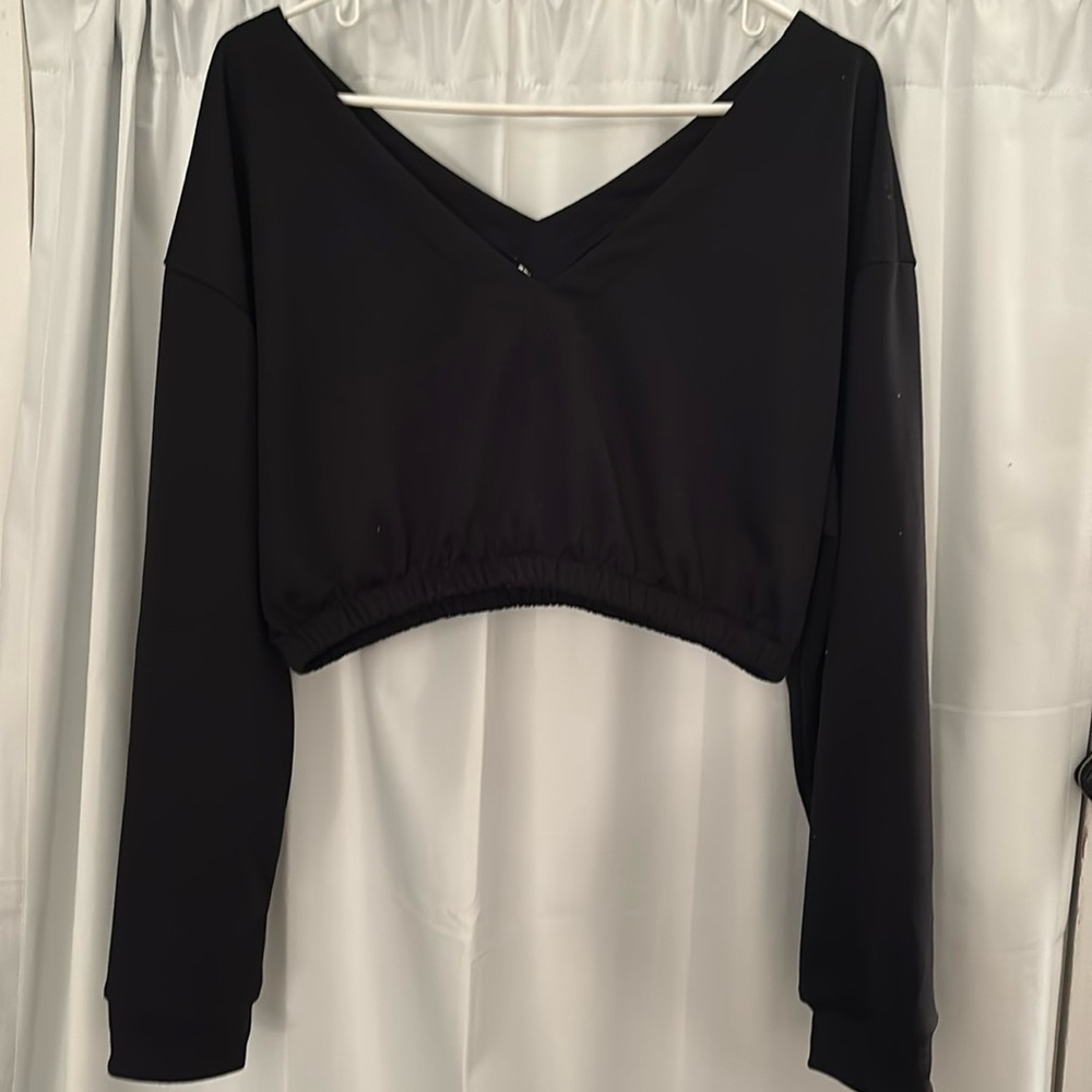 Cropped Long Sleeve V-Neck Shirt